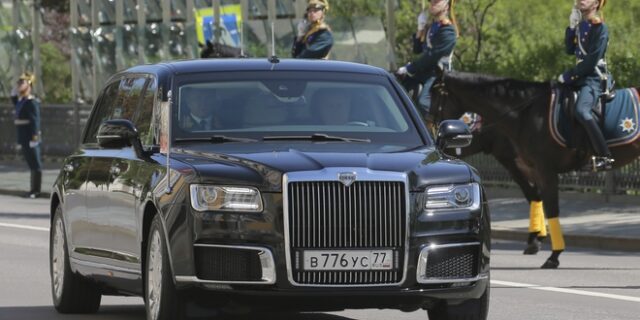 Πούτιν: Για τέταρτη φορά πρόεδρος – Το “θηρίο” έκλεψε τις εντυπώσεις στην ορκωμοσία
