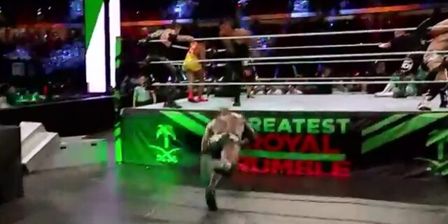 Κλάμα: Παλαιστής του κατς σκοντάφτει και βγαίνει νοκ αουτ μόνος του