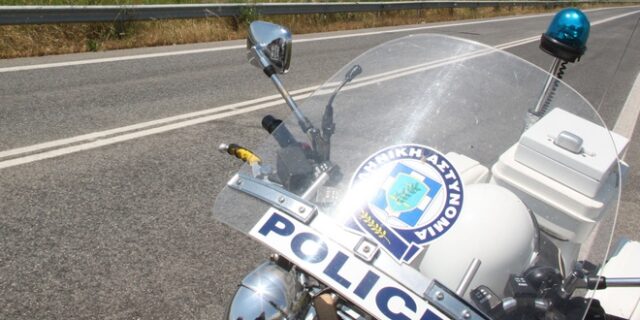Χαλκιδική: Σταμάτησε στη μέση της Εθνικής Οδού και προκάλεσε τριπλό τροχαίο