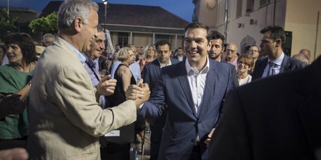Τσίπρας από Λέσβο: Τη σημαία της πατρίδας την ξανασήκωσαν εδώ άνδρες και γυναίκες του ΕΑΜ