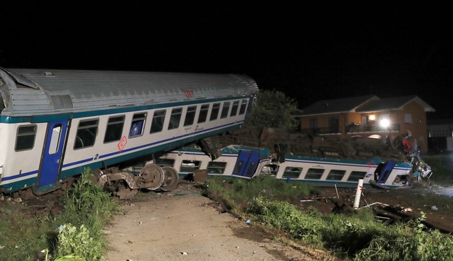 Εκτροχιασμός τρένου στην Ιταλία μετά από σύγκρουση με νταλίκα – Τουλάχιστον δύο νεκροί