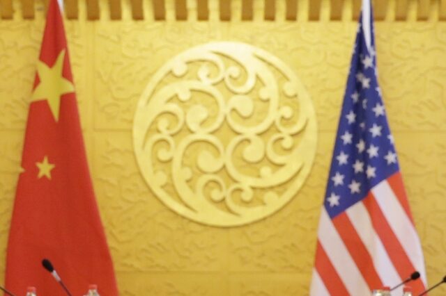“Δέσμευση” ΗΠΑ – Κίνας να αποφύγουν τον εμπορικό πόλεμο