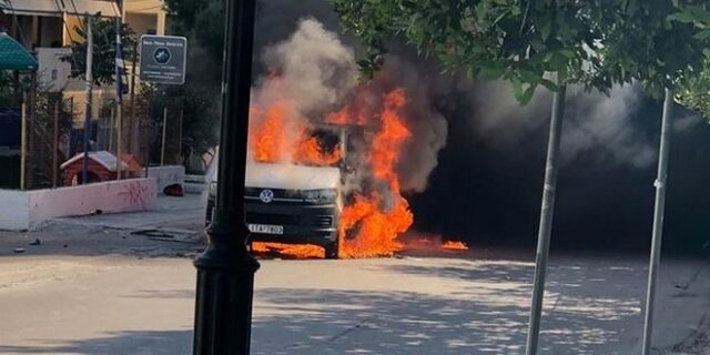 Έκαψαν βαν οπαδών του ΠΑΟΚ