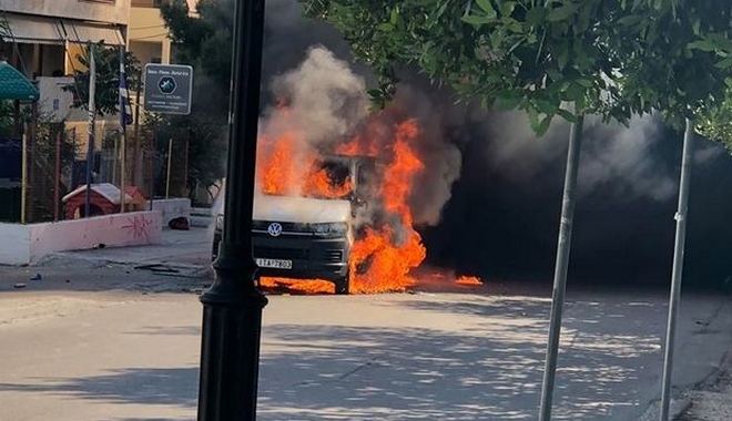 Έκαψαν βαν οπαδών του ΠΑΟΚ