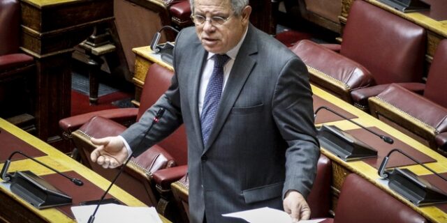 Δεν δέχεται σπάσιμο της Αττικής ο Βλάχος