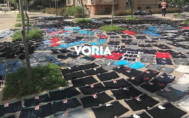 Θεσσαλονίκη: Έμπορος άπλωσε δεκάδες μποξεράκια στο πεζοδρόμιο για να στεγνώσουν