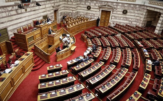 Βουλή: Θερμό επεισόδιο στη Βουλή με φόντο την κόντρα Μαξίμου – Μαρινάκη