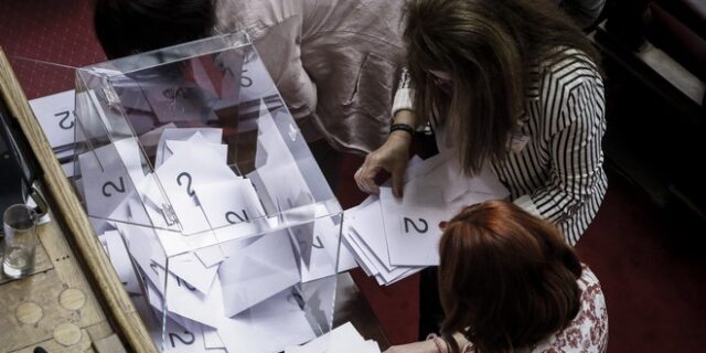 Βουλή: Στη Δικαιοσύνη με απόλυτη πλειοψηφία και οι 10 της Novartis