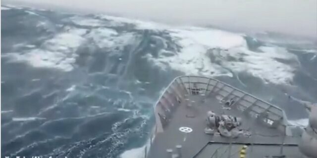 Βίντεο: Κύμα 24 μέτρων “καταπίνει” πλοίο, σπάζοντας όλα τα ρεκόρ