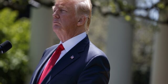 Ο Τραμπ στηρίζει Κόντε: “Εργάζεται σκληρά” για την οικονομία της χώρας του