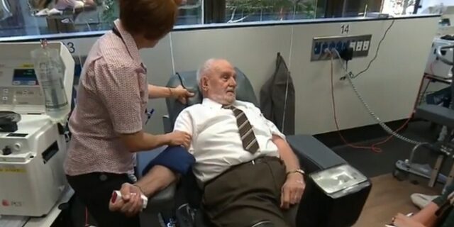 Ήρωας: Έσωσε 2,4 εκατ. μωρά δίνοντας αίμα κάθε εβδομάδα για 60 χρόνια