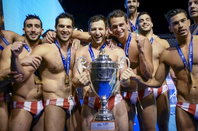 Ο πολιτικός κόσμος υποκλίνεται στην ομάδα Πόλο του Ολυμπιακού