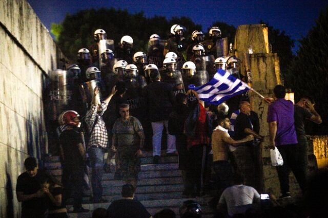 Φιλελεύθερος, εκτός αν δέρνουν τους άλλους