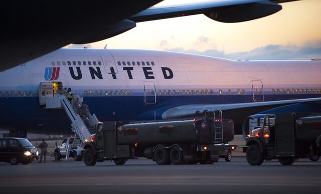 Εκτροπή πτήσης της United Airlines μετά από σημείωμα για βόμβα