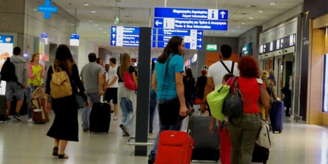 Ραγδαία άνοδος αφίξεων από το εξωτερικό στο πρώτο πεντάμηνο