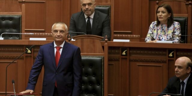 Εμπλοκή με Αλβανία: Δεν εξουσιοδοτεί τον πρωθυπουργό ο Πρόεδρος