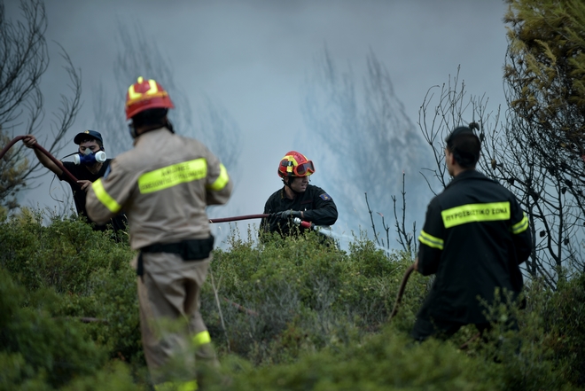 Υπό μερικό έλεγχο οι φωτιές σε Μυλοπόταμο και Χανιά