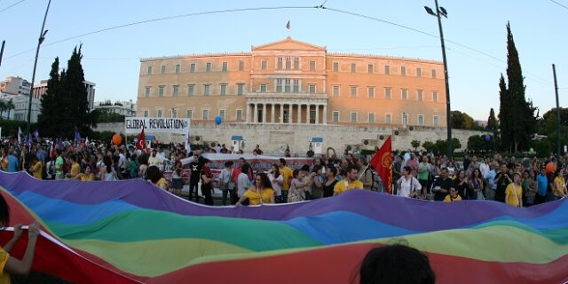 Στα χρώματα του Athens Pride φωταγωγείται το Σάββατο η Βουλή