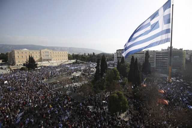 Πόσο “άρρωστοι” είμαστε ώστε να ψηφίζουμε τη λεηλασία μας;