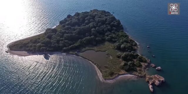 H κρυφή “ατόλλη” του Αμβρακικού με τις μαγευτικές παραλίες