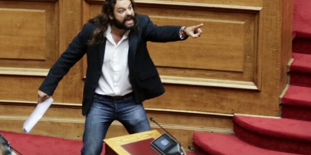 Ποινική δίωξη για εσχάτη προδοσία στον Κώστα Μπαρμπαρούση