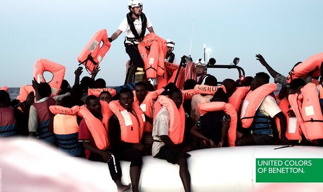 Σάλος με τη νέα καμπάνια της Benetton με τους μετανάστες