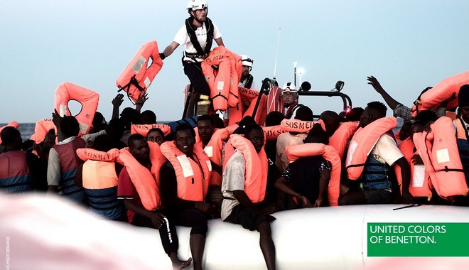 Σάλος με τη νέα καμπάνια της Benetton με τους μετανάστες