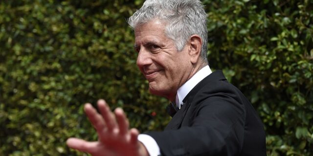 To CNN απέσυρε επεισόδια του “Anthony Bourdain: Parts Unknown” μετά τις κατηγορίες για σεξουαλική παρενόχληση