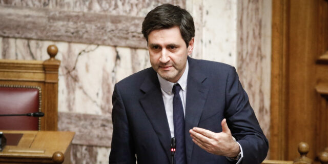 Απάντηση Χουλιαράκη στον Στουρνάρα: Πρωτογενές πλεόνασμα 4,1% το 2019