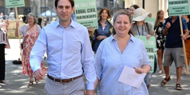 Ετερόφυλο ζευγάρι προσέφυγε στη Δικαιοσύνη για να συνάψει σύμφωνο συμβίωσης