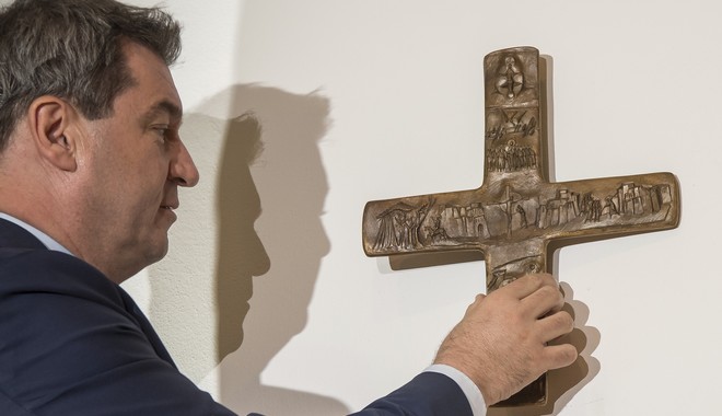 Βαυαρία: Επιβεβλημένη η ύπαρξη σταυρού στην είσοδο όλων των δημόσιων κτιρίων