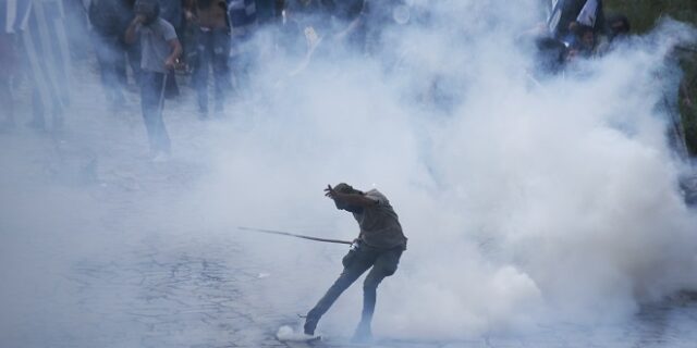 Ένταση και χημικά στο Πισοδέρι – Πέντε τραυματίες