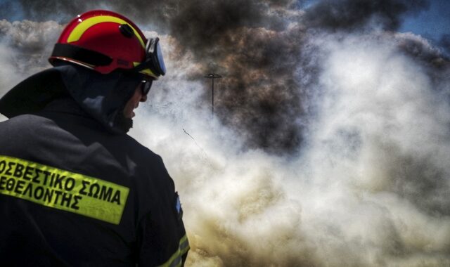 Δασικές φωτιές από πτώσεις κεραυνών στη Χαλκιδική