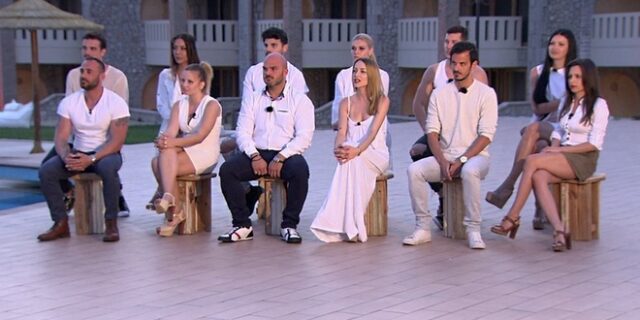 Game of Love μετά το ΕΣΡ: Σέξι φωτογράφηση και pole dancing