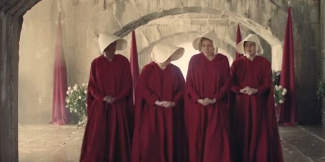 The Handmaid’s Tale: Εσύ πόσο μακριά θα έφτανες για την ελευθερία σου;