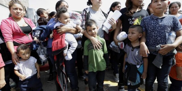 ΗΠΑ: 522 παιδιά επανασυνδέθηκαν με τους παράτυπους μετανάστες γονείς τους