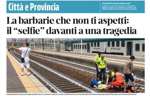 Οργή στην Ιταλία: Έβγαλε σέλφι με φόντο τραυματισμένη γυναίκα στις ράγες