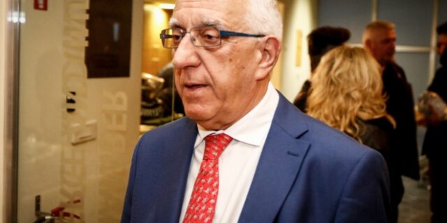 Ν. Κακλαμάνης: Θα είχα δημοσιοποιήσει τη συνάντηση με τον Ζάεφ στη θέση της κ. Σπυράκη