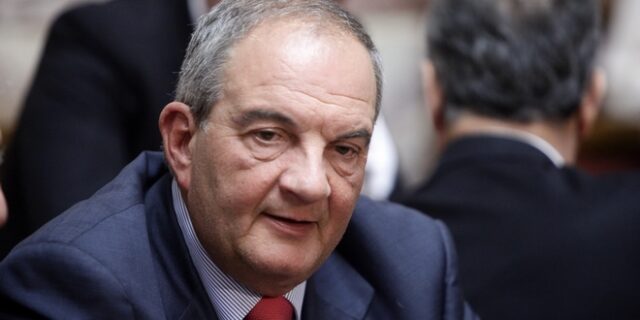 Η απάντηση του Καραμανλή όταν του φώναζαν “μην φεύγεις”