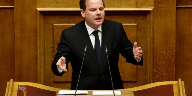 Καραμανλής: Η συμφωνία για το Σκοπιανό έρχεται σε πλήρη αντίθεση με το Βουκουρέστι