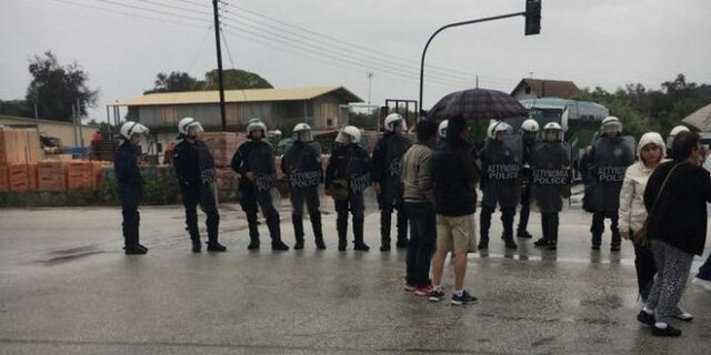 Κέρκυρα: Διμοιρίες των ΜΑΤ και ένταση έξω από τον ΧΥΤΑ Λευκίμμης