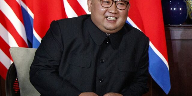 Κιμ Γιονγκ Ουν: Από που κρατά η σκούφια του