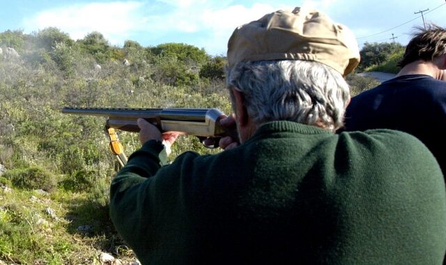 Ηλεία: Πέρασε τον γιο του για αλεπού και τον πυροβόλησε