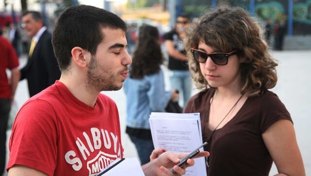 Υπουργείο Παιδείας: Κινητά τηλέφωνα τέλος στα σχολεία