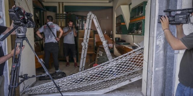 Κολωνός: Ισοπέδωσαν κοσμηματοπωλείο με κλεμμένο αμάξι και το άδειασαν