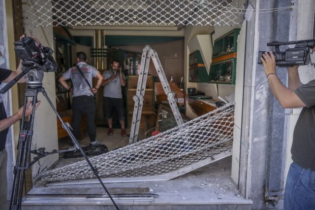 Κολωνός: Ισοπέδωσαν κοσμηματοπωλείο με κλεμμένο αμάξι και το άδειασαν