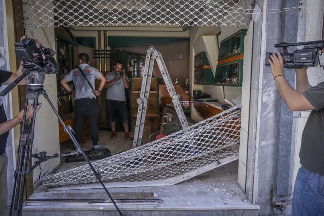Κολωνός: Ισοπέδωσαν κοσμηματοπωλείο με κλεμμένο αμάξι και το άδειασαν