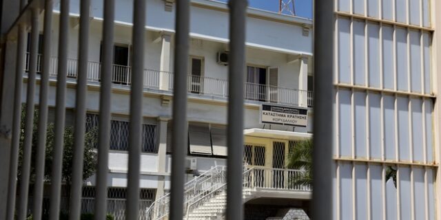 Δολοφονία στην Ερέτρια: Κρεμάστηκε στο κελί του ο 65χρονος αδελφοκτόνος