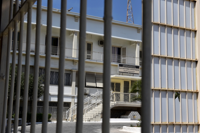Δολοφονία στην Ερέτρια: Κρεμάστηκε στο κελί του ο 65χρονος αδελφοκτόνος
