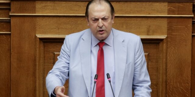 Λαζαρίδης: Δεν παραδίδω την έδρα μου – Δεν παραβίασα τη συμφωνία με τον ΣΥΡΙΖΑ